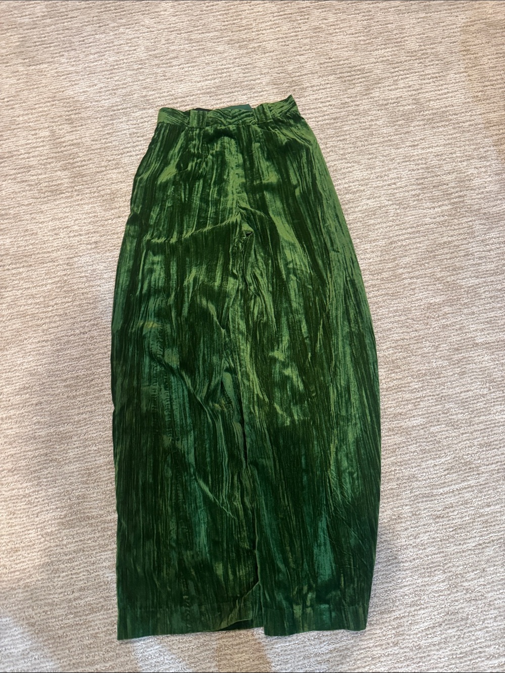 NBD Crinkled Velvet Pleated Trousers in Juniper Green - Picture 4 of 4